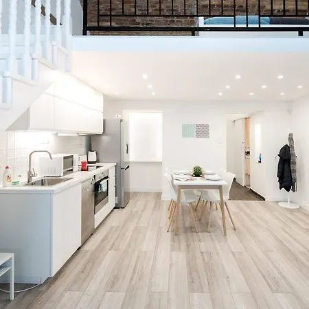 Appartement Newly Refurbished At Superb Location *