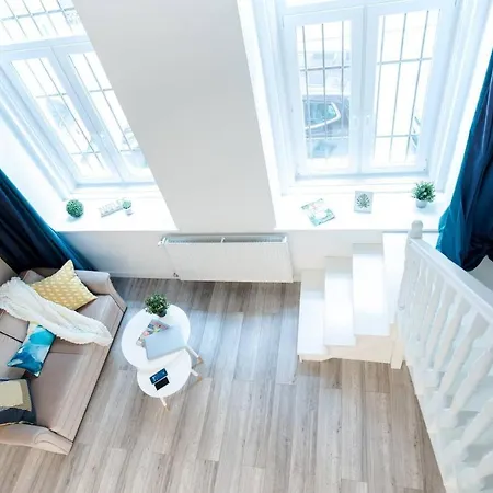 Appartement Newly Refurbished At Superb Location *