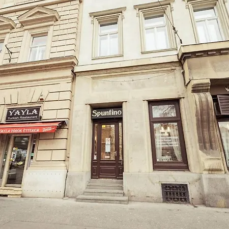 Appartement Newly Refurbished At Superb Location *