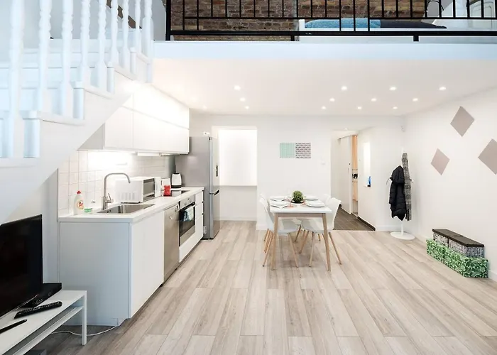 Appartement Newly Refurbished At Superb Location *