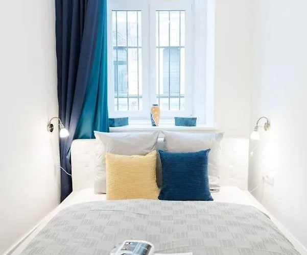 Newly Refurbished At Superb Location Appartement *