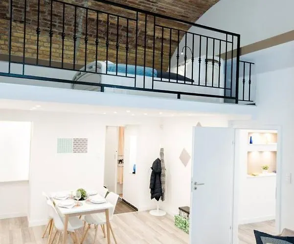 Newly Refurbished At Superb Location Appartement