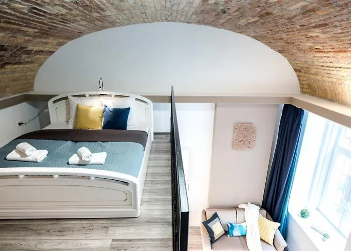 Appartement Newly Refurbished At Superb Location *