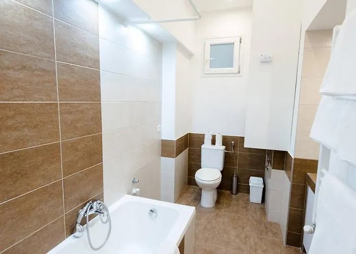 Appartement Newly Refurbished At Superb Location
