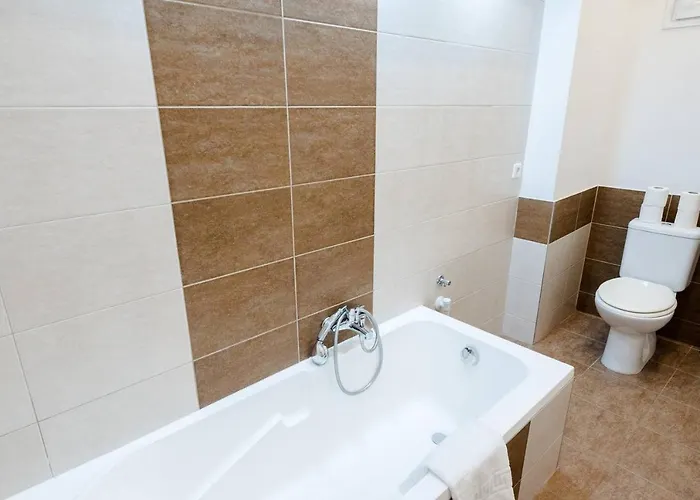 Newly Refurbished At Superb Location Appartement