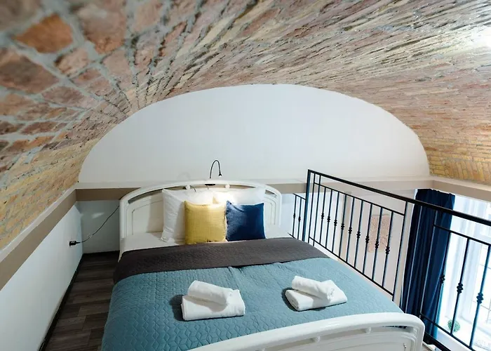 Appartement Newly Refurbished At Superb Location