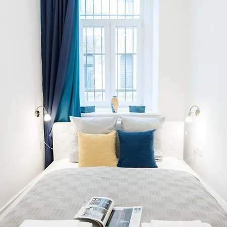 Newly Refurbished At Superb Location Daire *