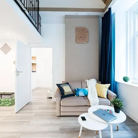 Newly Refurbished At Superb Location Budapeşte