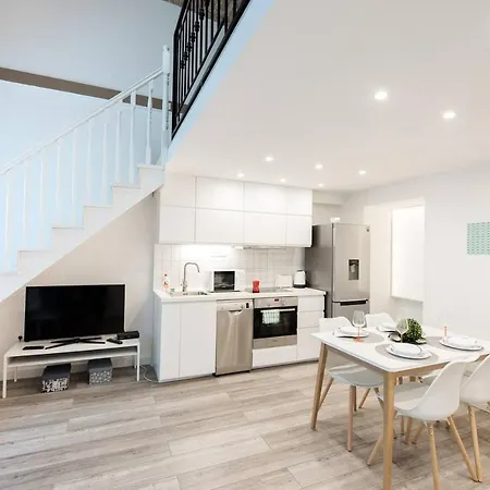 Newly Refurbished At Superb Location Daire *