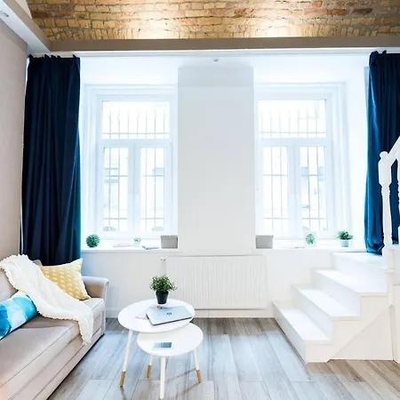 Newly Refurbished At Superb Location * Budapeşte