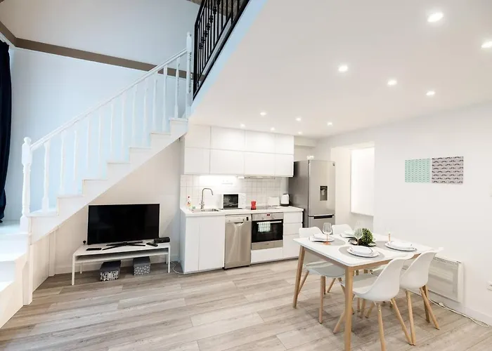 Newly Refurbished At Superb Location Apartament *