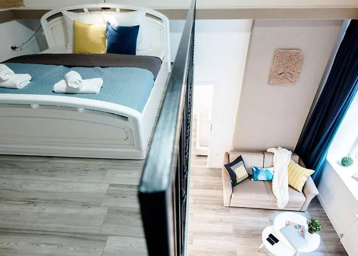 Newly Refurbished At Superb Location Budapesta