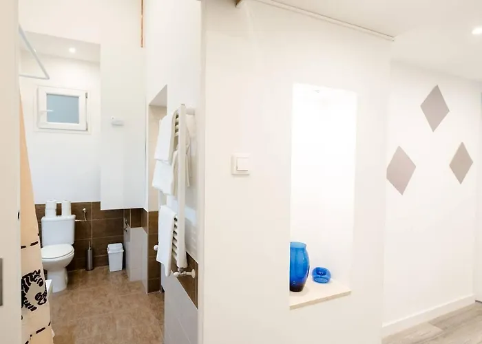 Newly Refurbished At Superb Location