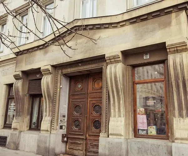 Newly Refurbished At Superb Location Apartament Budapesta