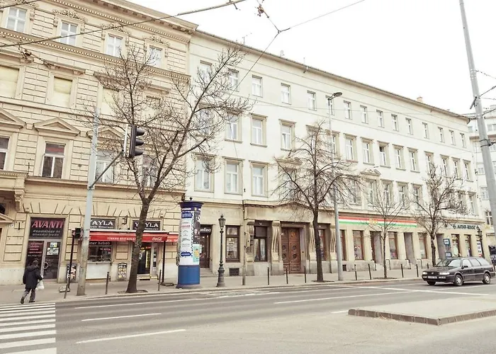 Newly Refurbished At Superb Location *