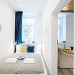 아파트 Newly Refurbished At Superb Location 부다페스트
