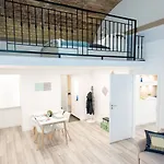 Newly Refurbished At Superb Location 아파트 부다페스트