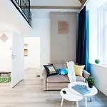 Newly Refurbished At Superb Location 부다페스트