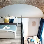 아파트 Newly Refurbished At Superb Location *
