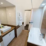 아파트 Newly Refurbished At Superb Location 부다페스트